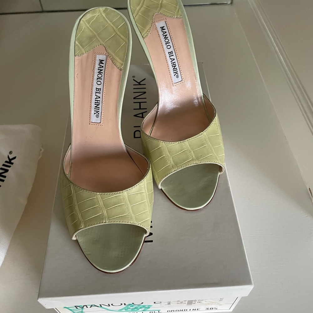 Manolo Blahnik lime crocodile mules w stripe heel - Picture 2 of 8